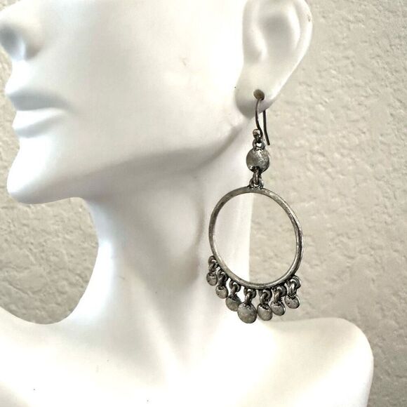 Silver tone disc earrings - Picture 4 of 8